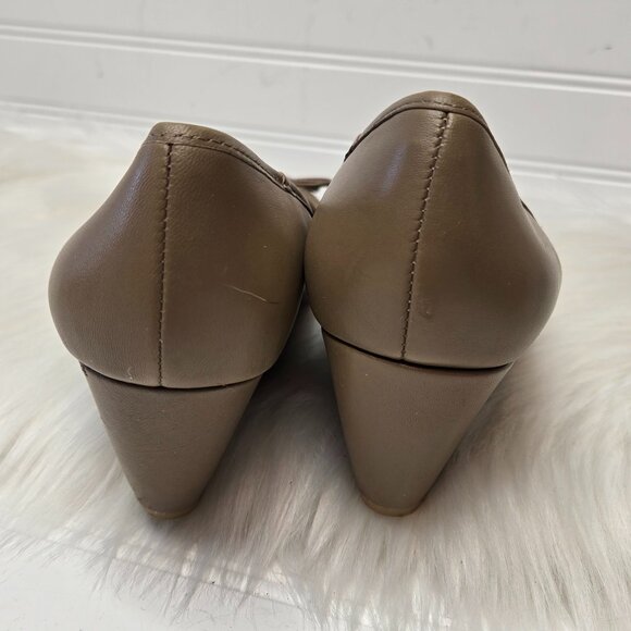 BCBGeneration Women's Beige TEGAN Wedge Pump Shoes Size 8.5 BCBG Slip-On Comfort - Picture 3 of 9